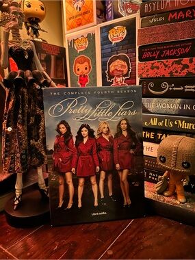 Pretty Little Liars: The Complete Fourth Season - DVD/Blu-ray (Red)